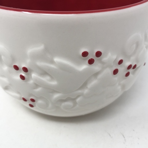 Starbucks Christmas Doves, Snowflakes & Berries Embossed Mug - Picture 5 of 7